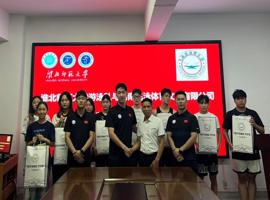 校友企业情系母校助力体育育人 体育学院举行游泳队装备捐赠仪式